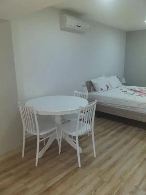 Cozy Studio Apartment On Rustaveli Τυφλίδα