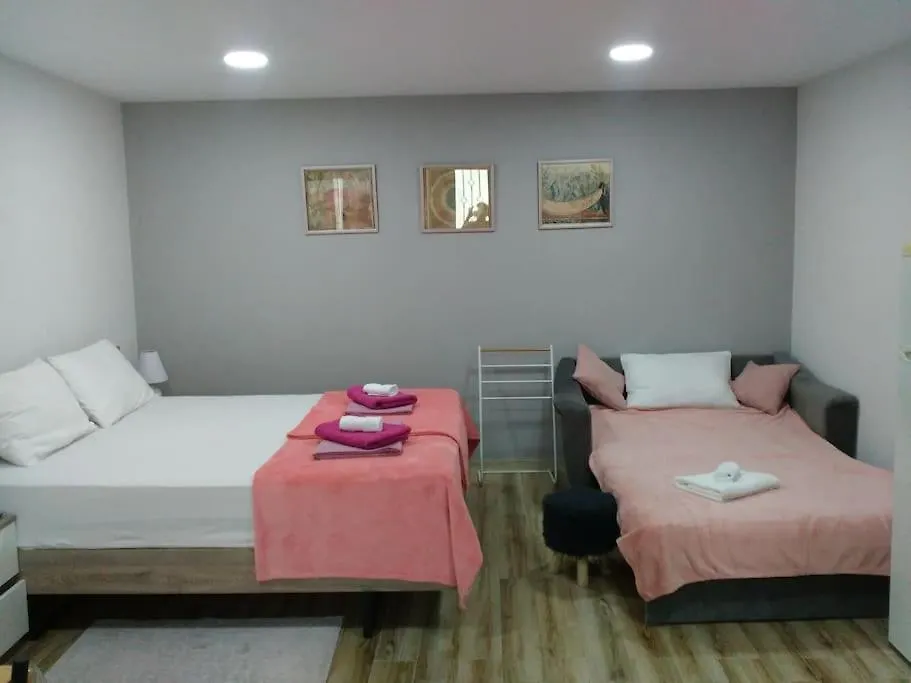 Cozy Studio Apartment On Rustaveli Τυφλίδα