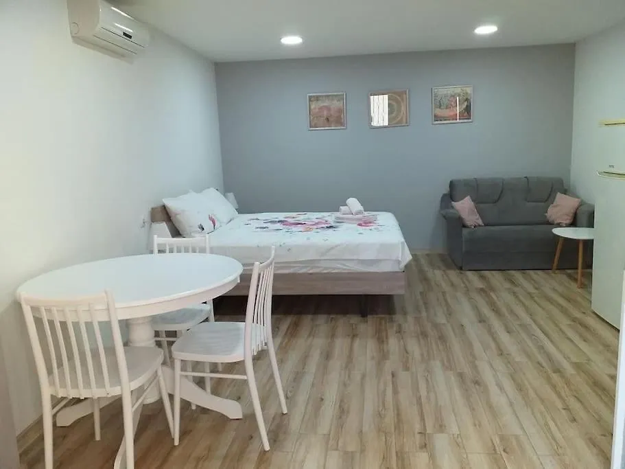 Cozy Studio Apartment On Rustaveli Τυφλίδα 0*,  Γεωργία