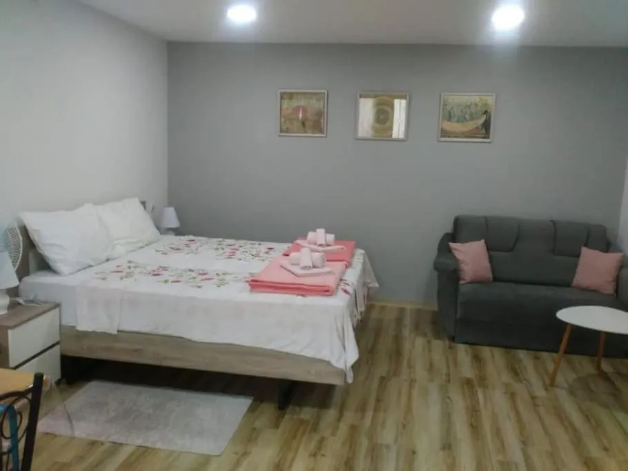 Cozy Studio Apartment On Rustaveli Tbilisi